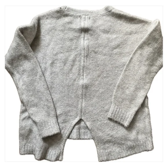 Abercrombie & Fitch - Picture 2 of 4